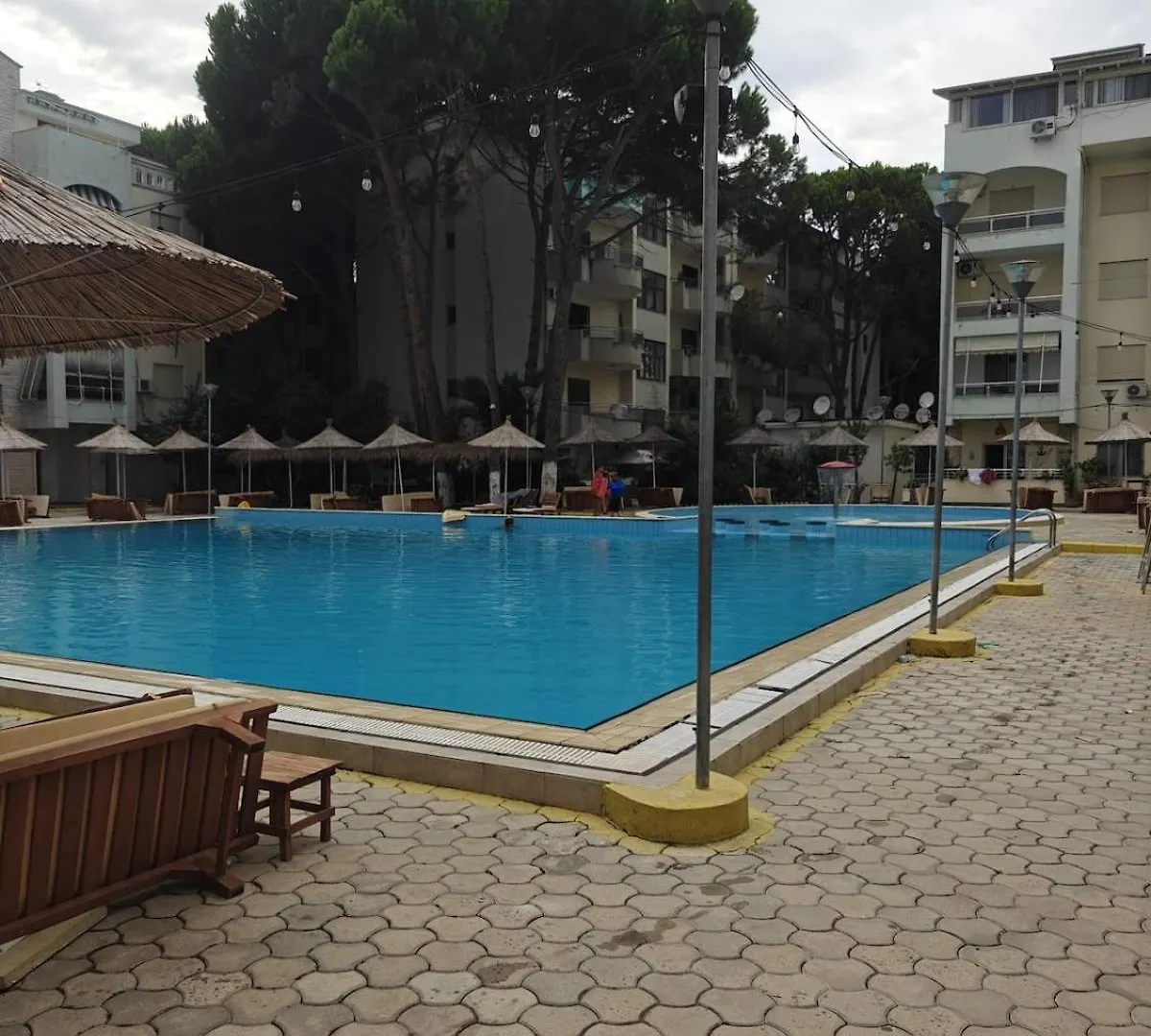 Adam Apartment With Swimming Pool Golem Albánia