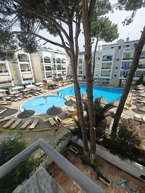 Adam Apartment With Swimming Pool Golem Albánia